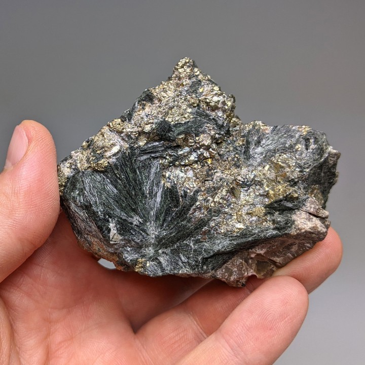 Hedenbergite, Ile d'Elbe, Italie, 234 g