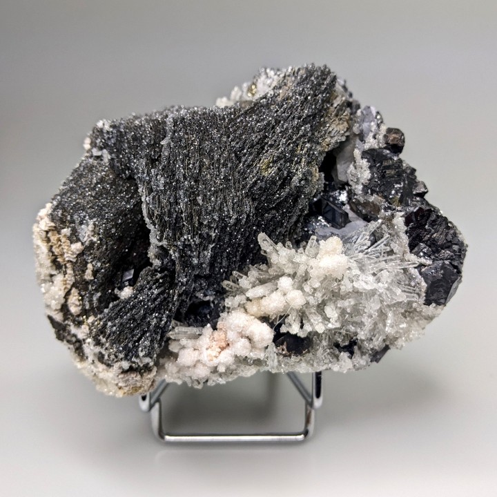 Pyrrhotite, rhodocrosite, sphalérite, Trepca, Kosovo, 869 g