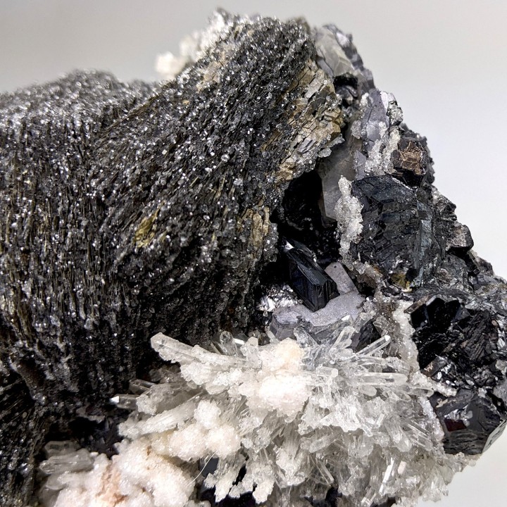 Pyrrhotite, rhodocrosite, sphalérite, Trepca, Kosovo, 869 g