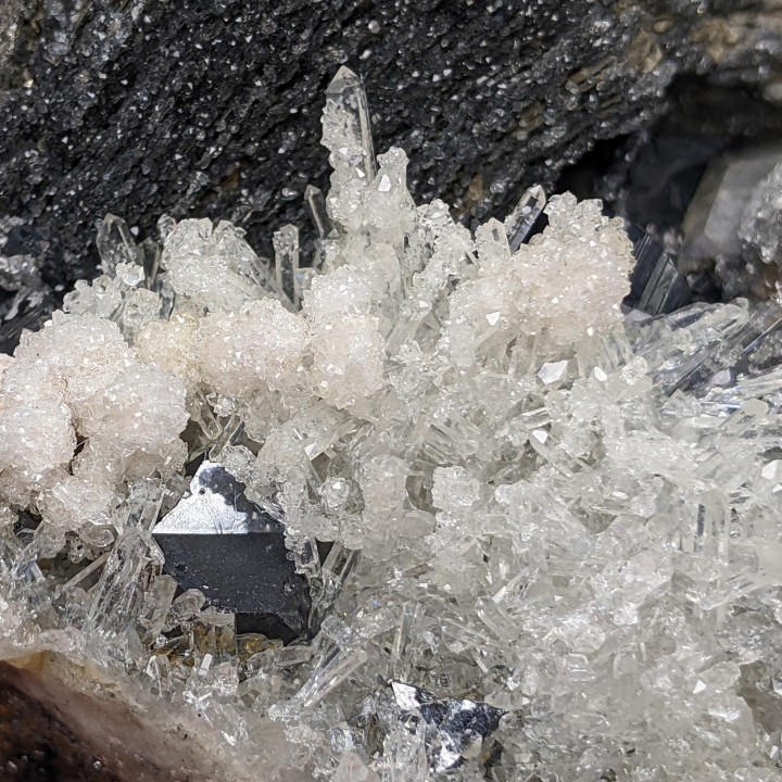 Pyrrhotite, rhodocrosite, sphalérite, Trepca, Kosovo, 869 g