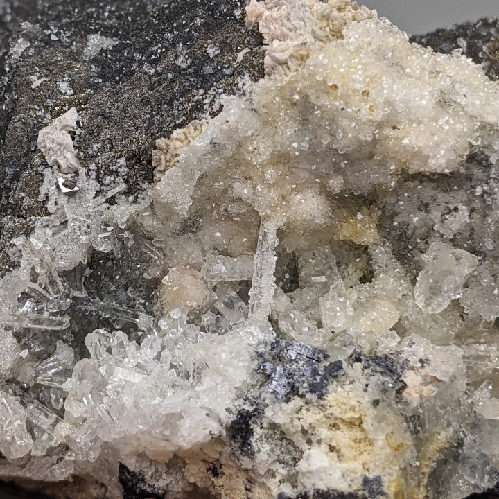 Pyrrhotite, rhodocrosite, sphalérite, Trepca, Kosovo, 869 g