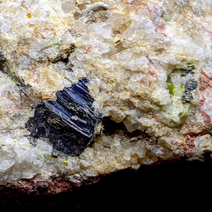 Fluorite, Argentolle, France, 992 g