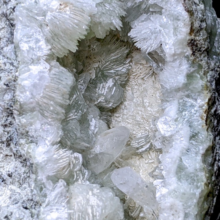 Prehnite, quartz, Mumbai, India, 188 g