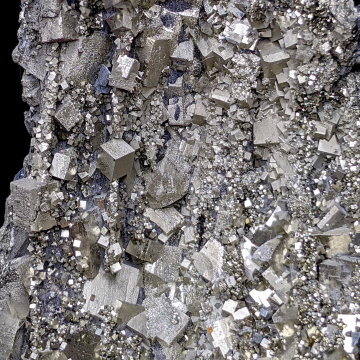 Pyrite, Saint Denis d'Orques, France, 195 g