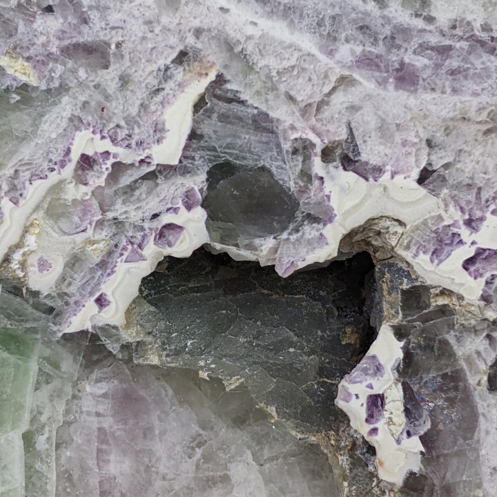 Tranche de Fluorite, Maine Reclesne, France,  1760 grammes