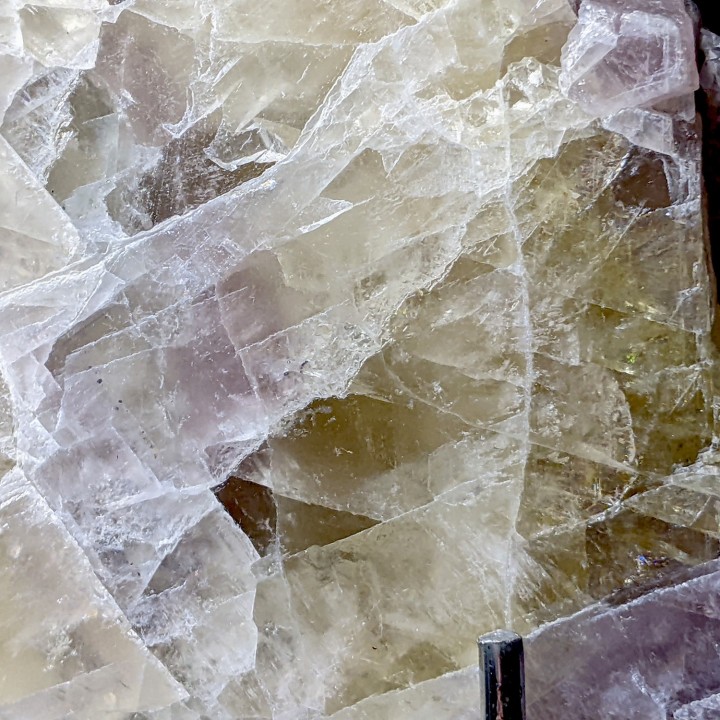 Tranche de Fluorite, Maine Reclesne, France,  536 grammes