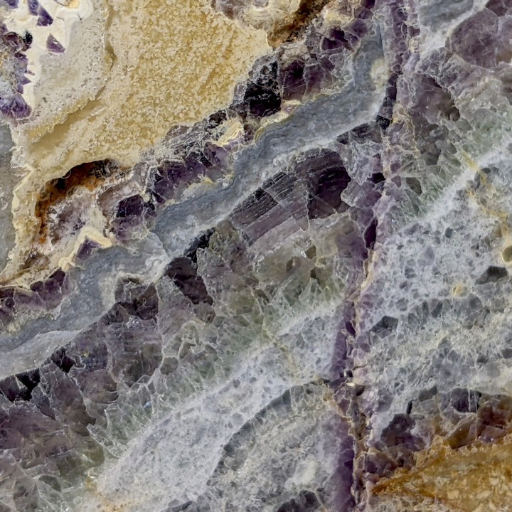 Tranche de Fluorite, Maine Reclesne, France,  516 grammes