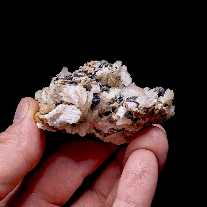 Cérusite, baryte, Mibladen, Maroc, 104 grammes