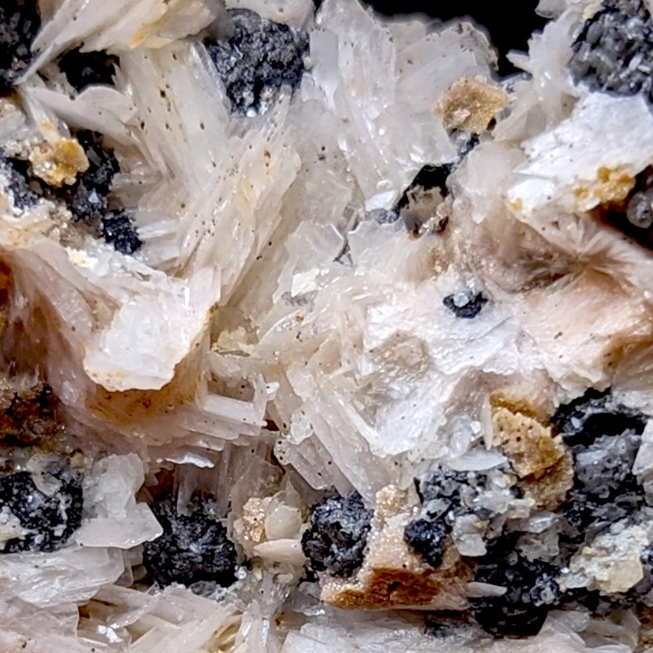Cérusite, baryte, Mibladen, Maroc, 104 grammes