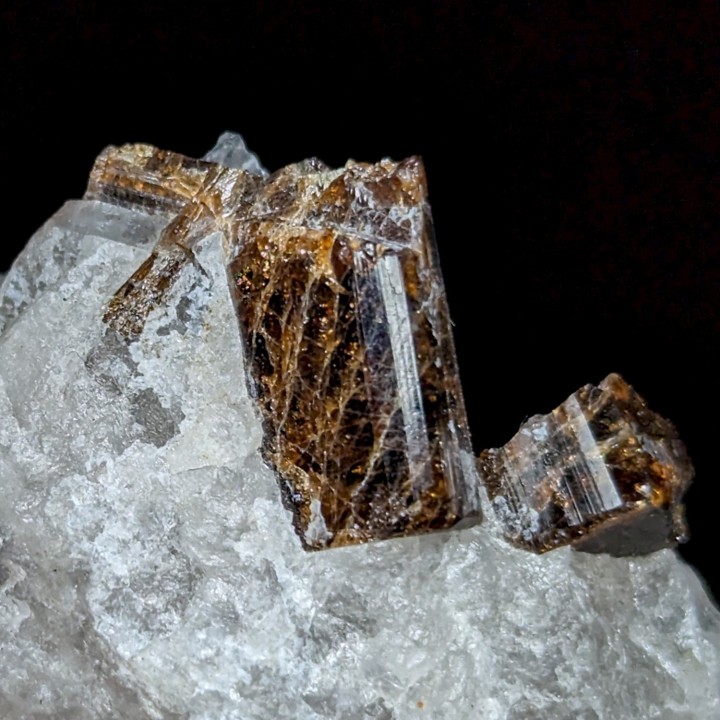Vésuvianite, Mine Azegour, Maroc, 27 grammes