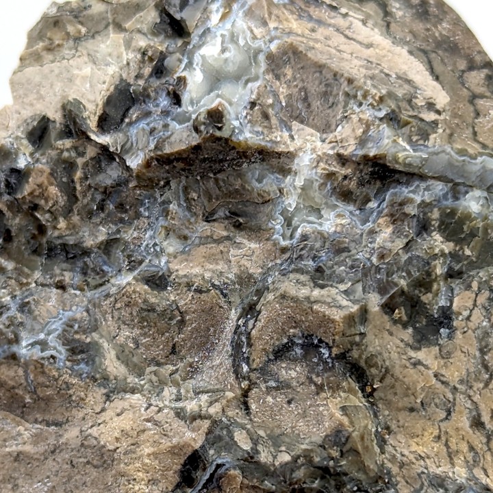 Opale résinite, Roche Blanche, France, 389 grammes