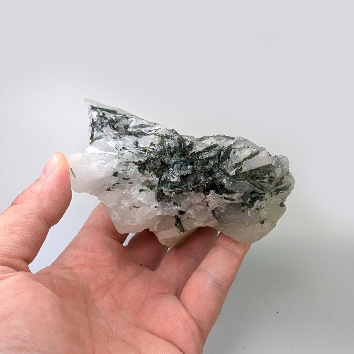 Quartz, tourmaline verte, Brésil, 393 grammes
