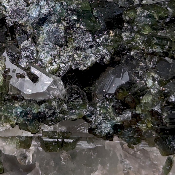Quartz, tourmaline verte, Brésil, 393 grammes