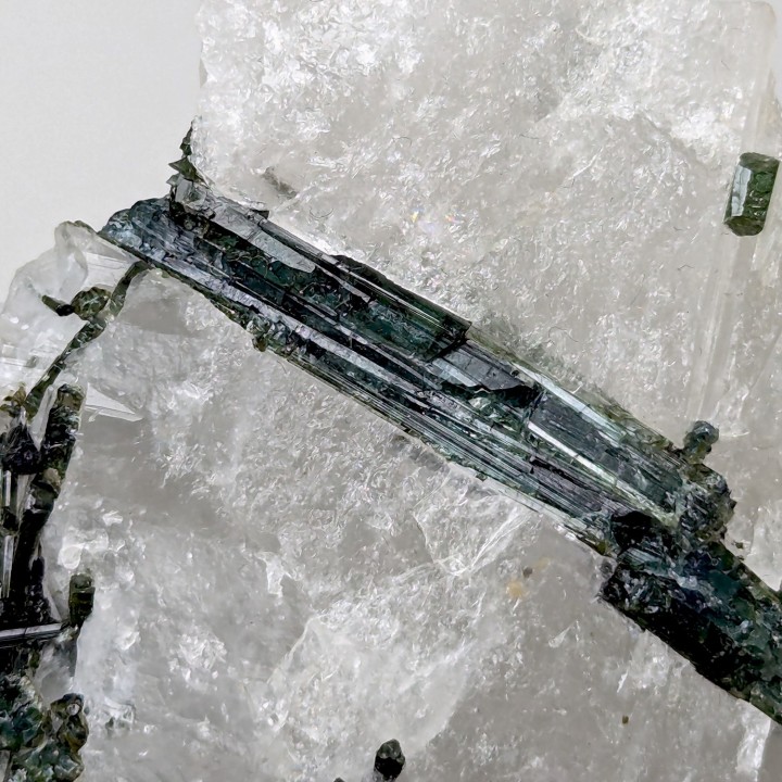 Quartz, tourmaline verte, Brésil, 393 grammes
