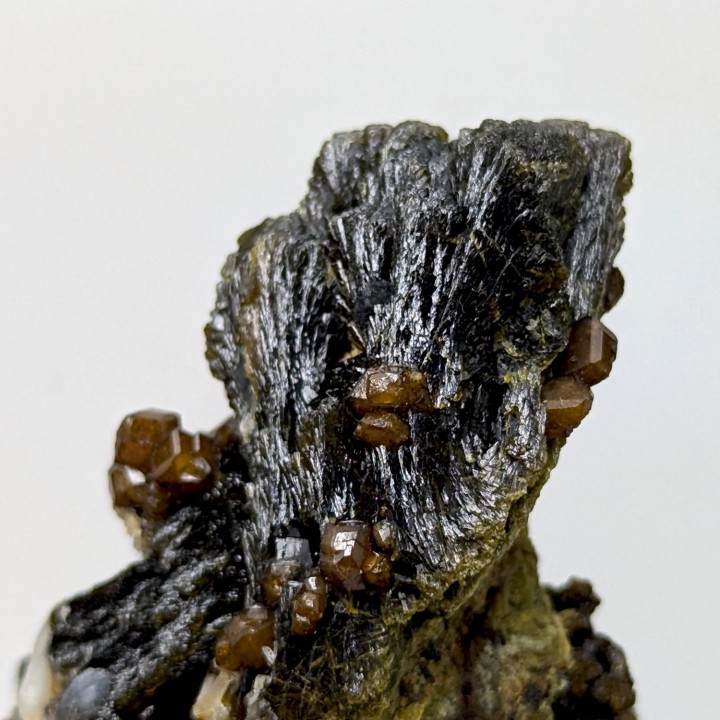 Epidote, grenat, Kayes, Mali, 87 grammes