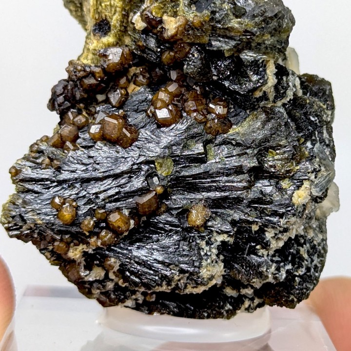 Epidote, grenat, Kayes, Mali, 87 grammes