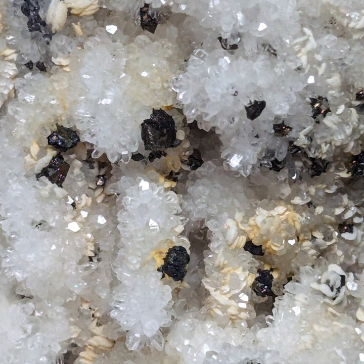 Quartz, baryte, pyrite, Cavnic, Roumanie, 437 grammes