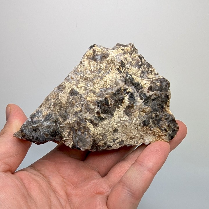 Opale résinite, Roche Blanche, France, 188 grammes
