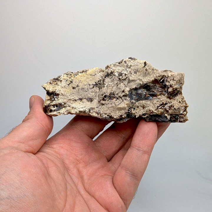 Opale résinite, Roche Blanche, France, 188 grammes
