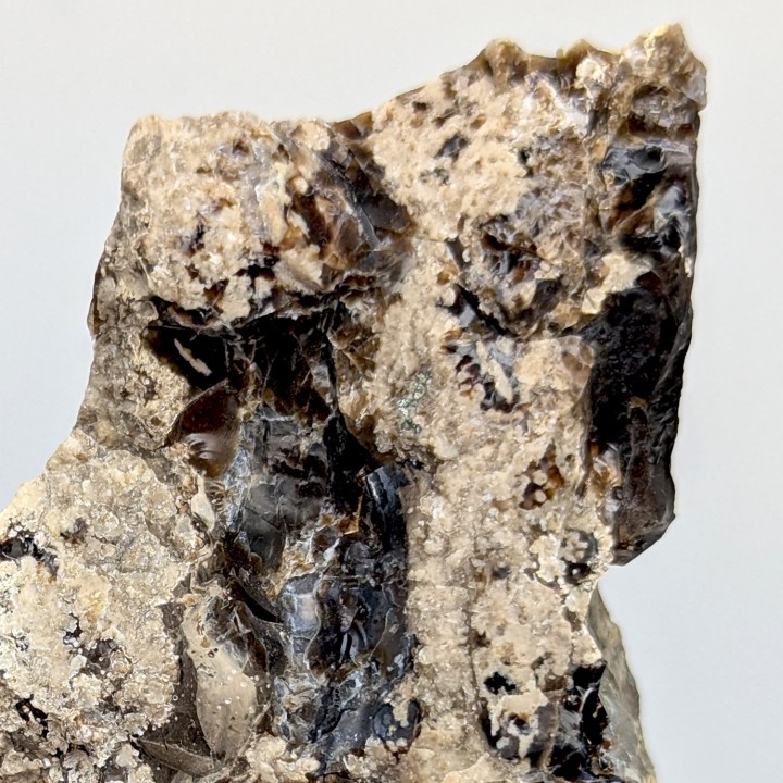 Opale résinite, Roche Blanche, France, 188 grammes