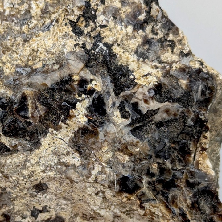 Opale résinite, Roche Blanche, France, 188 grammes
