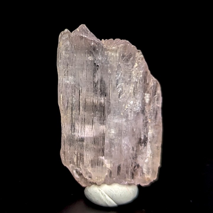 Spodumène var kunzite Minas Gerais, Brésil, 4,3 cm