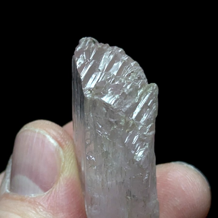 Spodumène var kunzite Minas Gerais, Brésil, 4,3 cm
