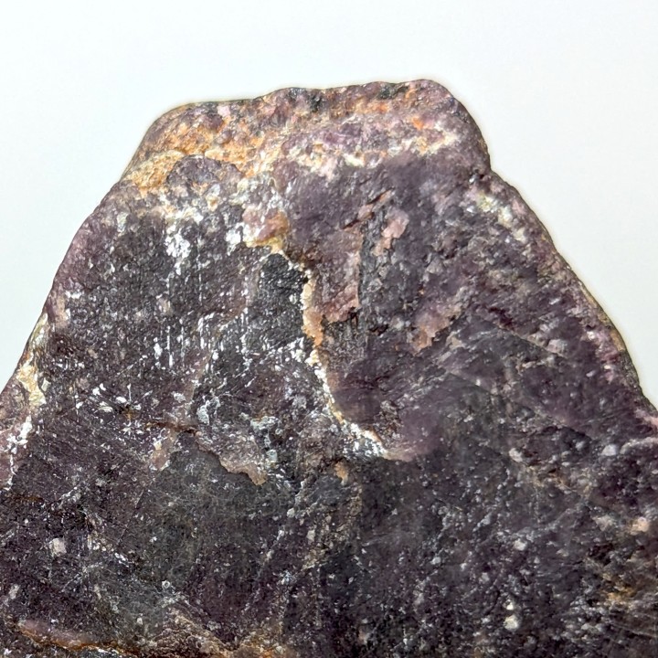 Corindon var rubis, Ampanihy, Madagascar, 284 grammes