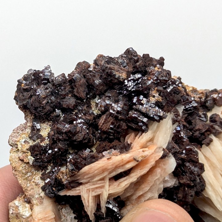 Vanadinite, baryte, Mibladen, Maroc, 188 grammes