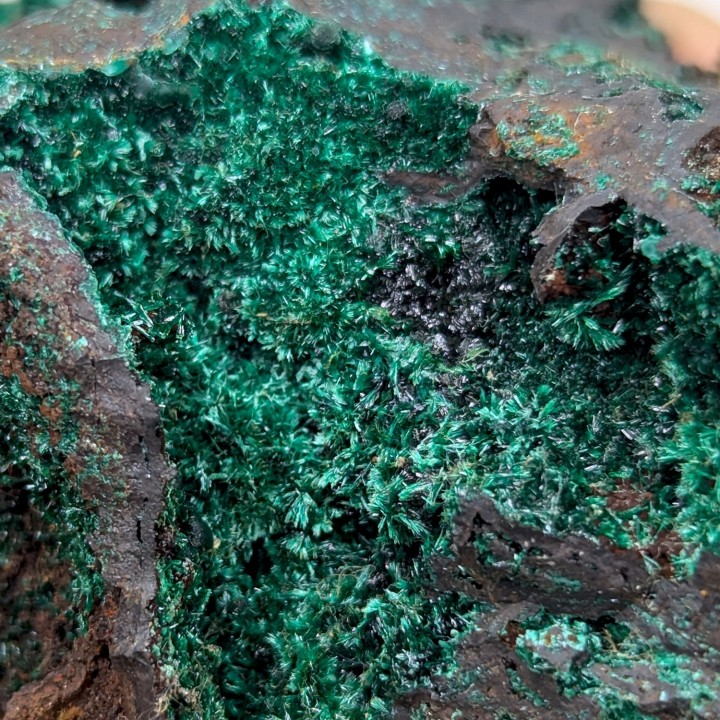 Brochantite, Bou Beker, Maroc, 144 grammes