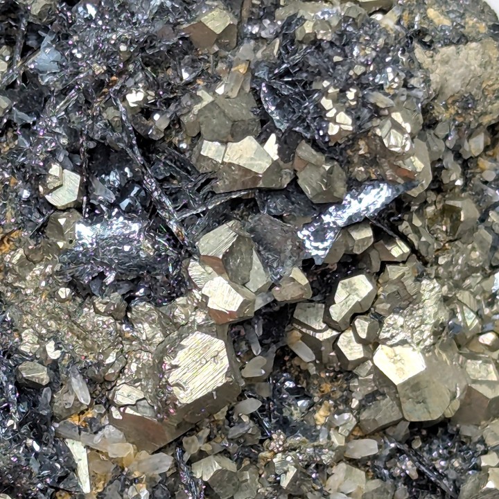 Pyrite, Quartz, Hématite, Ile d'Elbe, 309 grammes