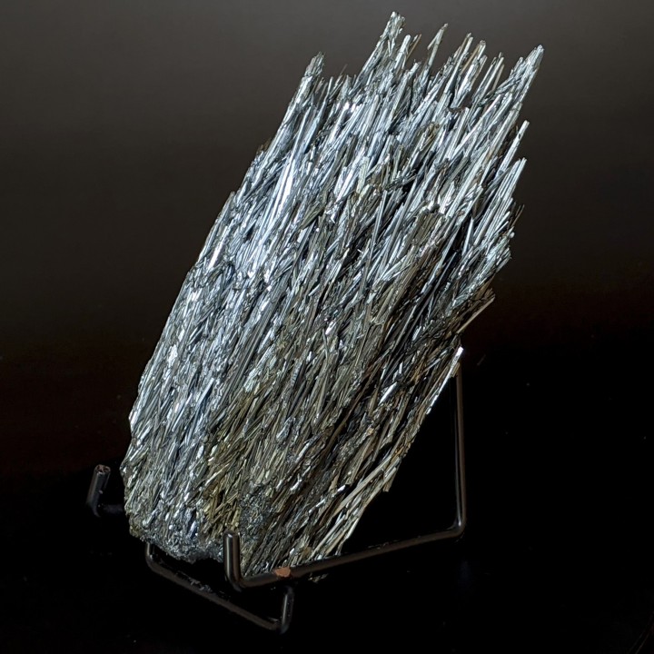 Stibine, Roumanie, 584 g