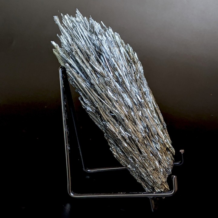 Stibine, Roumanie, 584 g