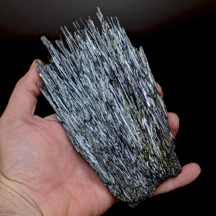Stibine, Roumanie, 584 g