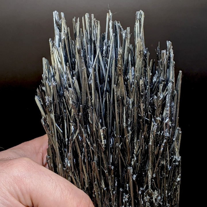 Stibine, Roumanie, 584 g