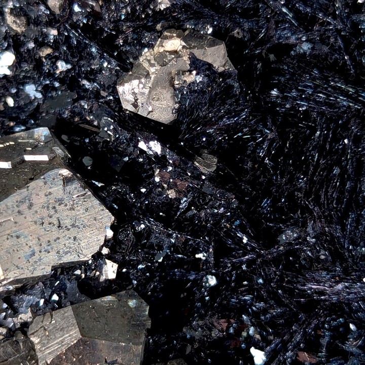 Pyrite, hématite, Ile d'Elbe, Italie, 235 grammes