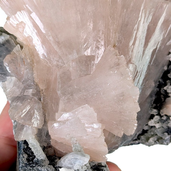 Stilbite, Pune, India, 683 grams