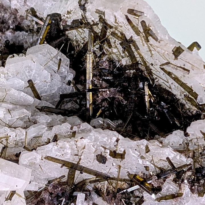 Tourmaline, cleavelandite, Mine Pedernéira, Brésil, 215 grammes