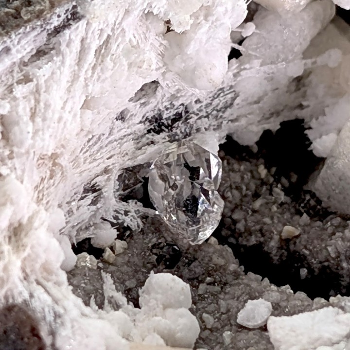 Quartz, strontianite, calcite, Rémuzat, France, 131 grams
