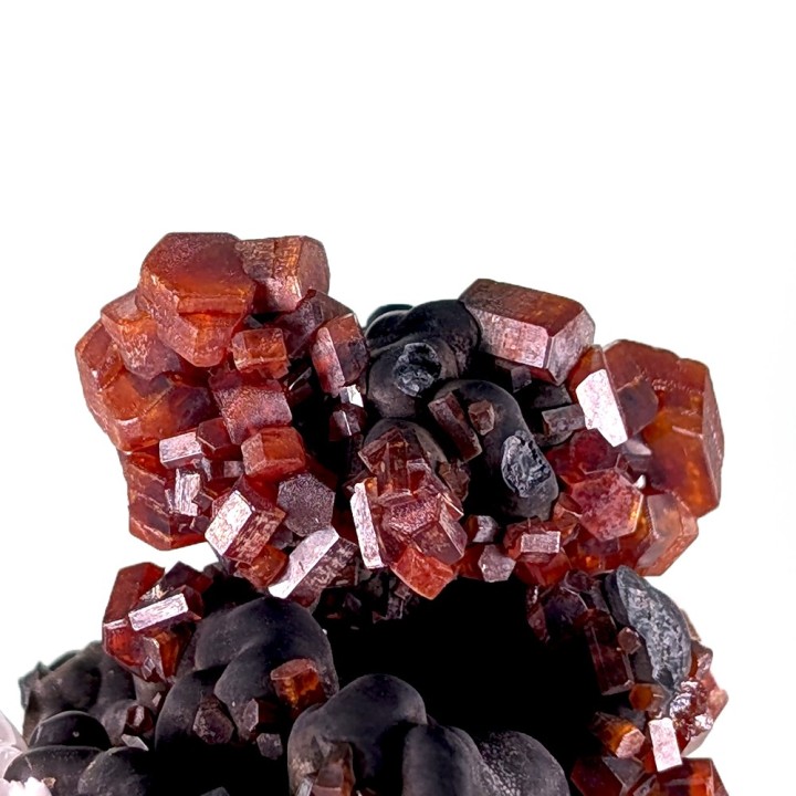 Vanadinite, goethite, Taouz, Maroc, 136 grammes