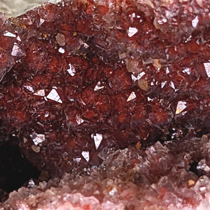 Quartz hématoïde, mine de L'Argentolle, France, 261 grammes