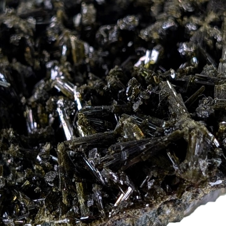 Epidote, Casterner de les Olles, Espagne, 374 grammes