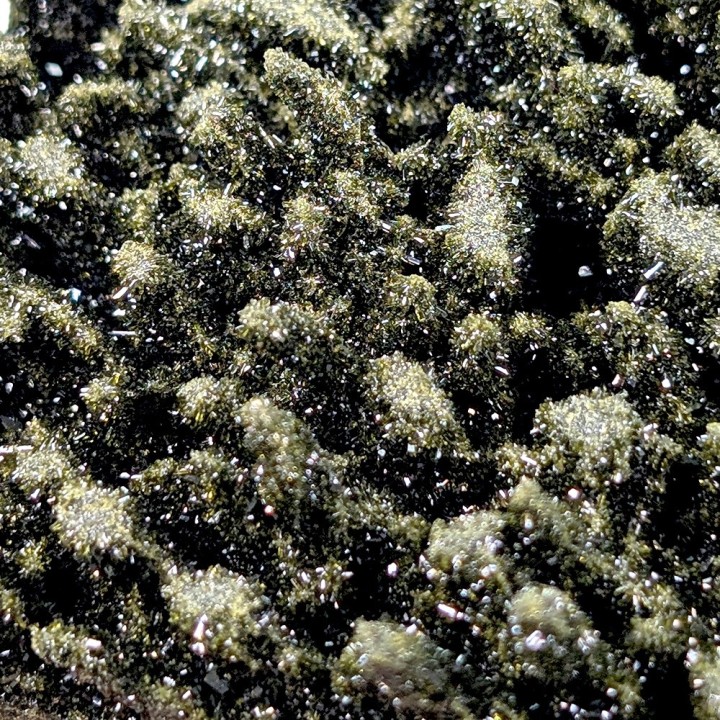Epidote, Hakkâri, Turquie, 136 grammes