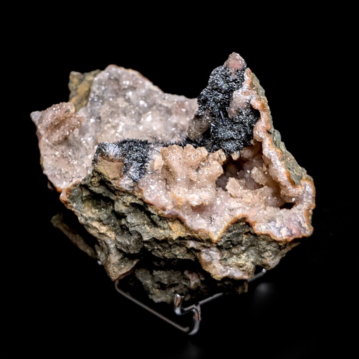 Quartz, manganite, Imini, Morocco, 207 g