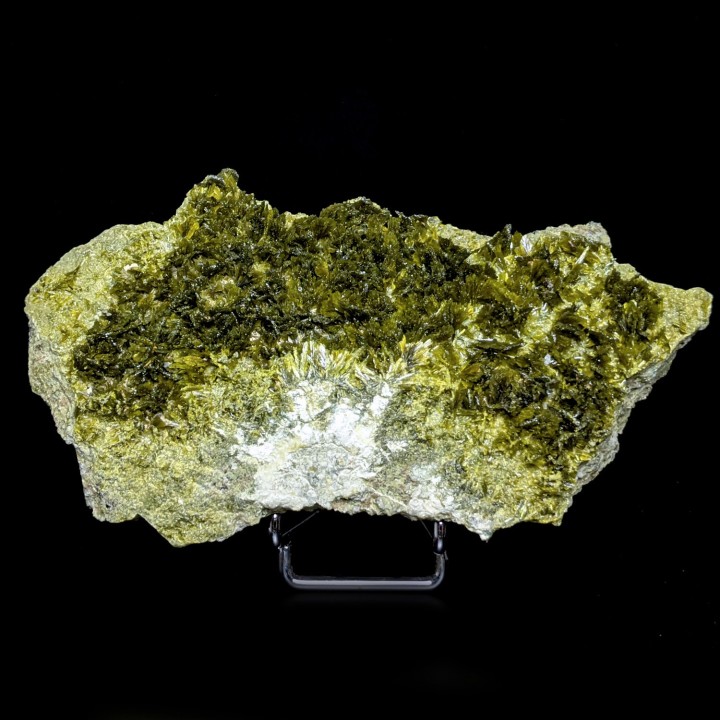 Epidote, Alicante, Spain, 263 g