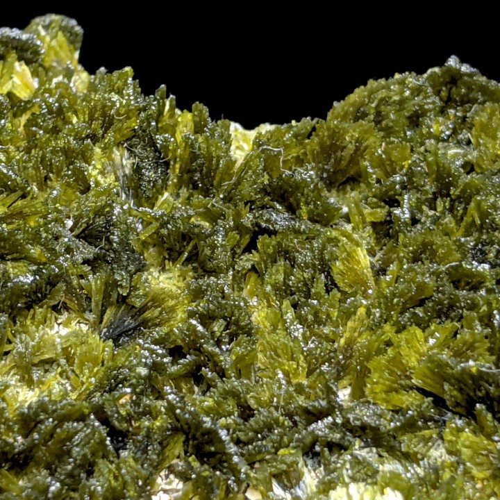 Epidote, Alicante, Spain, 263 g