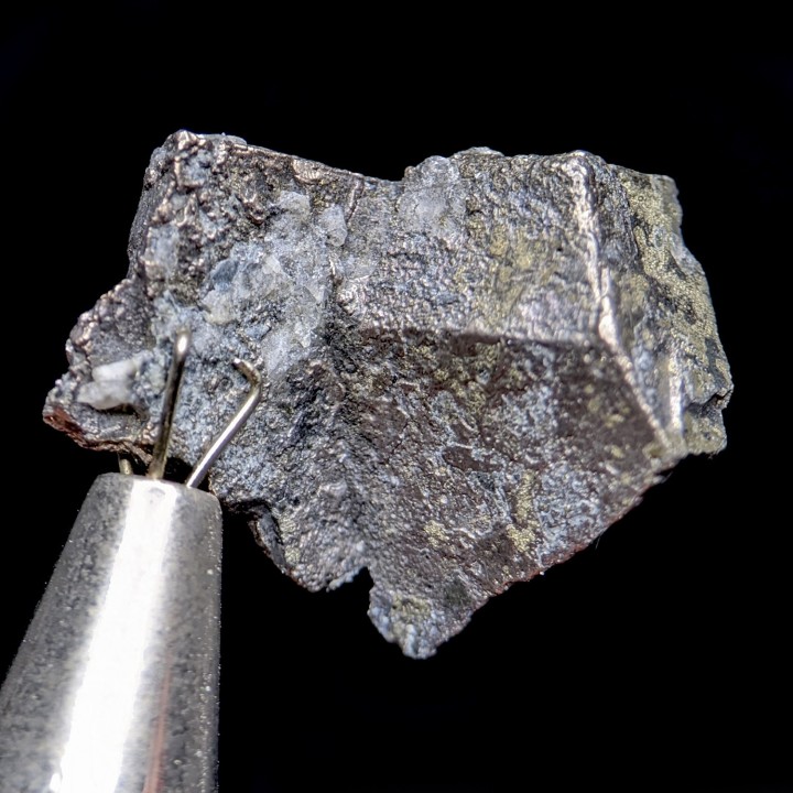 Native bismuth, Dayu Co., China, 1.9 cm
